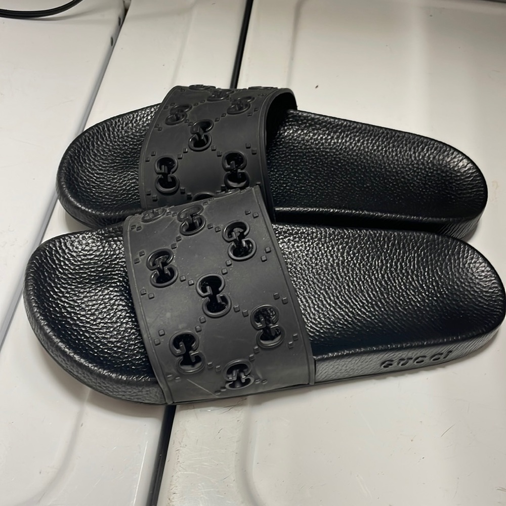 Gucci GG black size 8